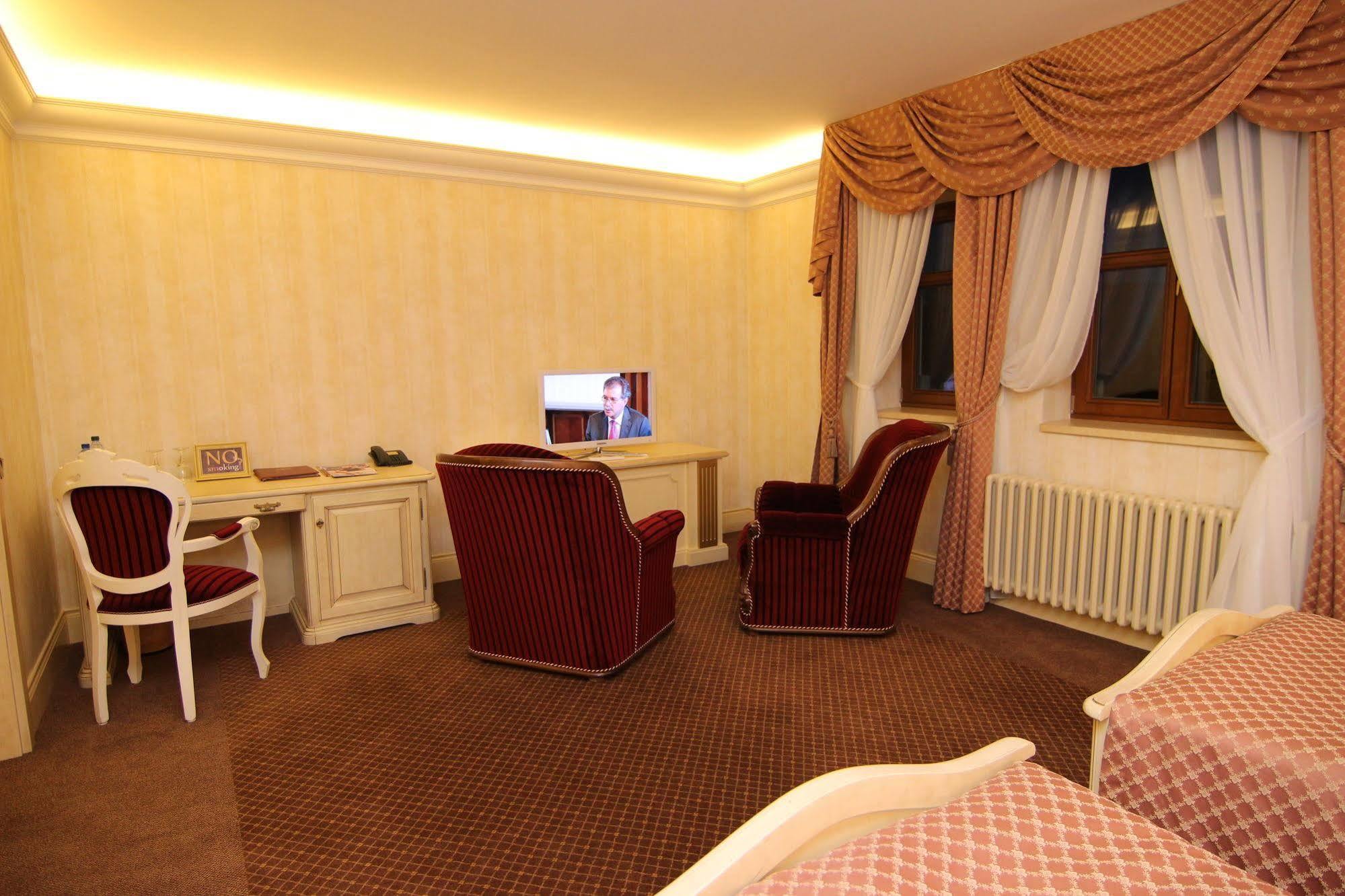Royal Golf Hotel Karlovy Vary Esterno foto